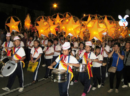 Lễ hội Trung thu lớn nhất Việt Nam tổ chức tại TP Phan Thiết năm 2014.